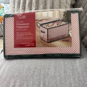 WONDERLAND Festive Red Ornament Organizer